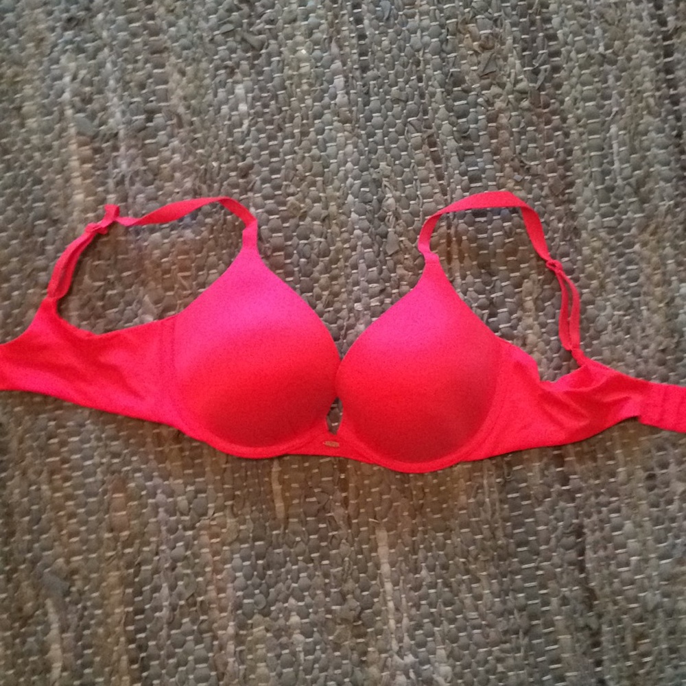 Victoria’s Secret 34D padded bra